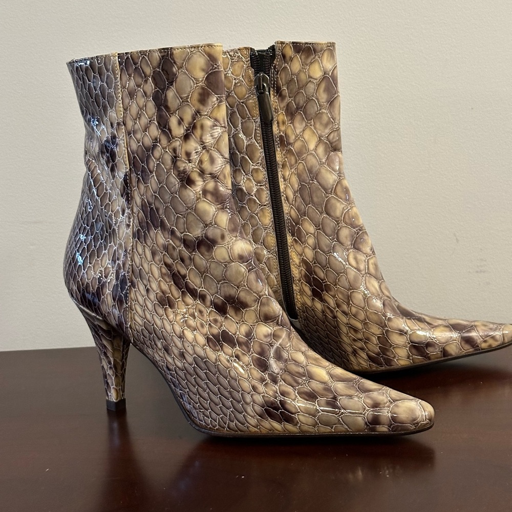 LAURA FERRI Handcrafted Sexy 3.5” Heels Italian Leather Snake Zip NWT Sz 36 5.5
